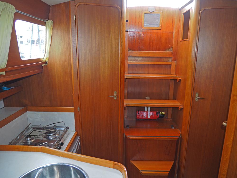 Salon, Accommodatie